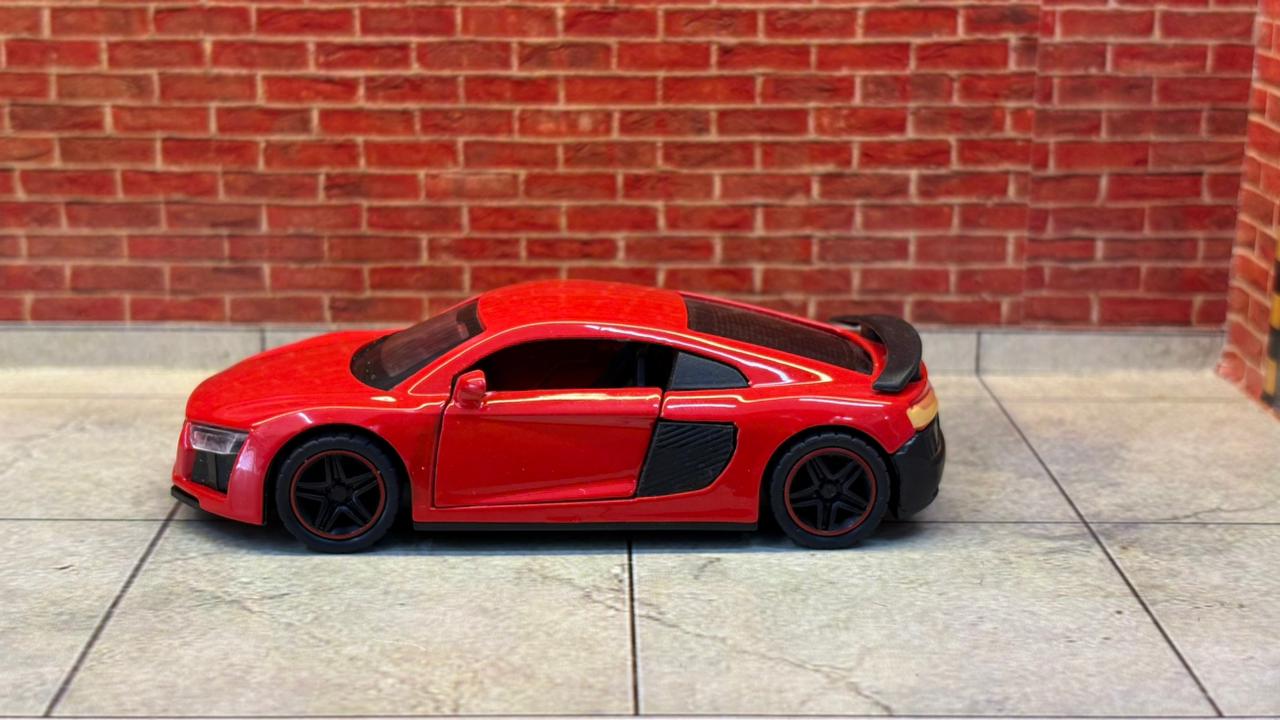 AUDI R8 1:43 SCALE – Inhabit