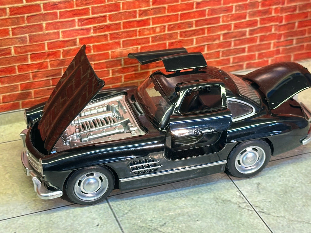 Mercedes Benz Gullwing SL 300 1:32 Scale