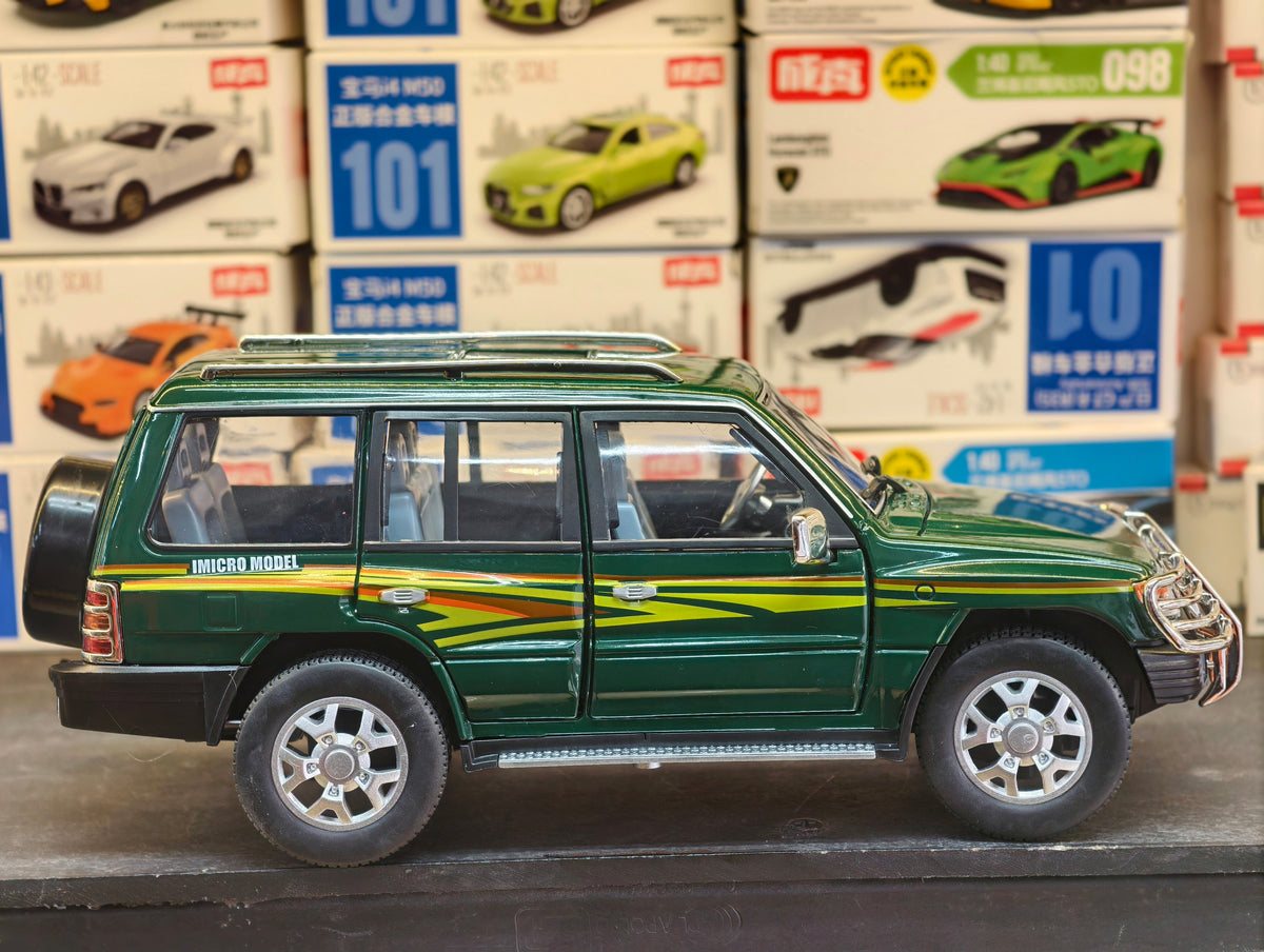 Mitsubishi Pajero Sunyork 1:18 Scale Premium Detailing