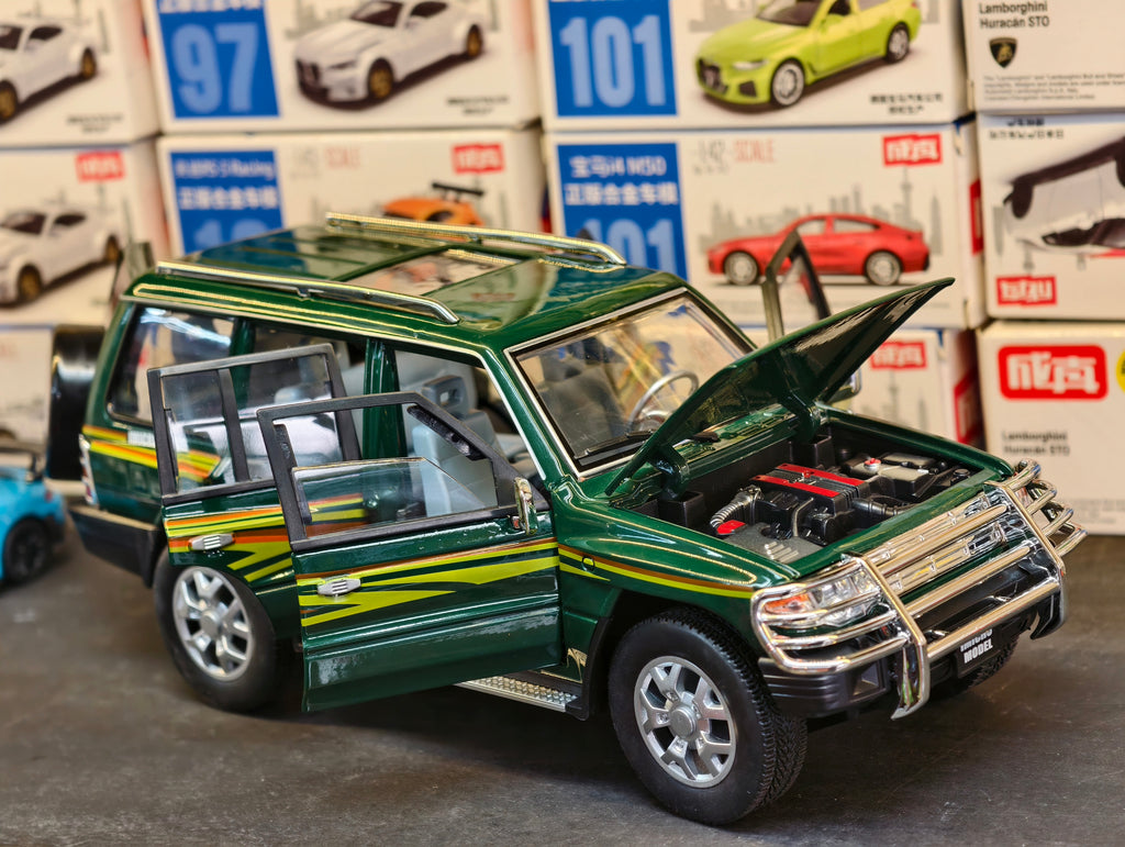 Mitsubishi Pajero Sunyork 1:18 Scale Premium Detailing