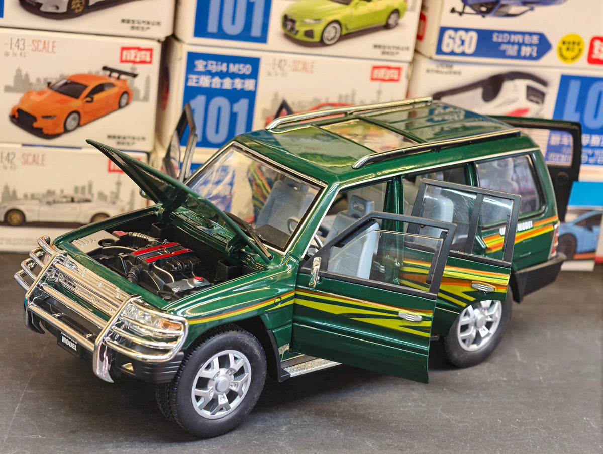 Mitsubishi Pajero Sunyork 1:18 Scale Premium Detailing
