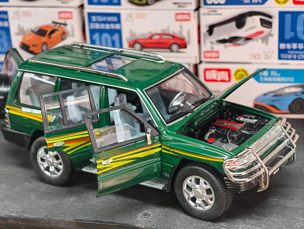 Mitsubishi Pajero Sunyork 1:18 Scale Premium Detailing