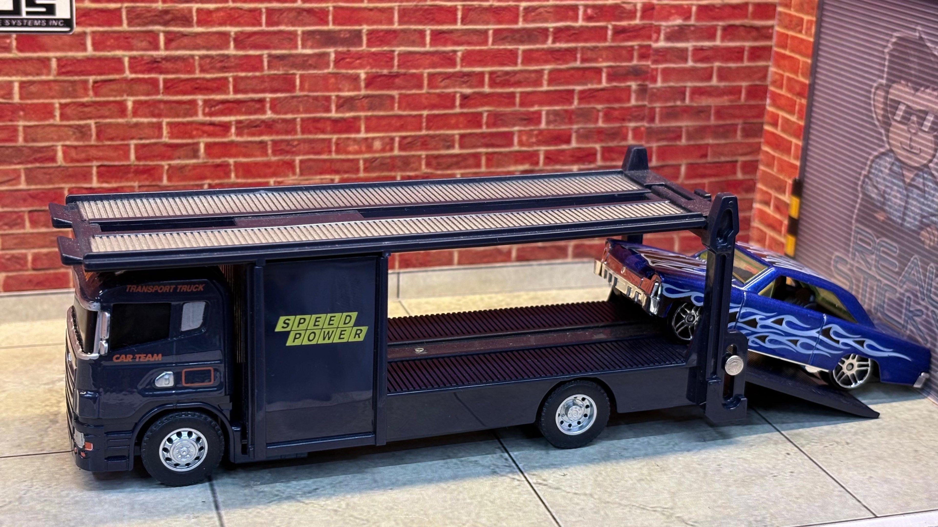 1:64 Diecast Transport Set – Navy & Blue Flames