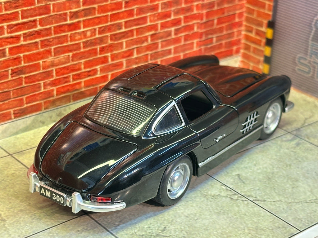 Mercedes Benz Gullwing SL 300 1:32 Scale