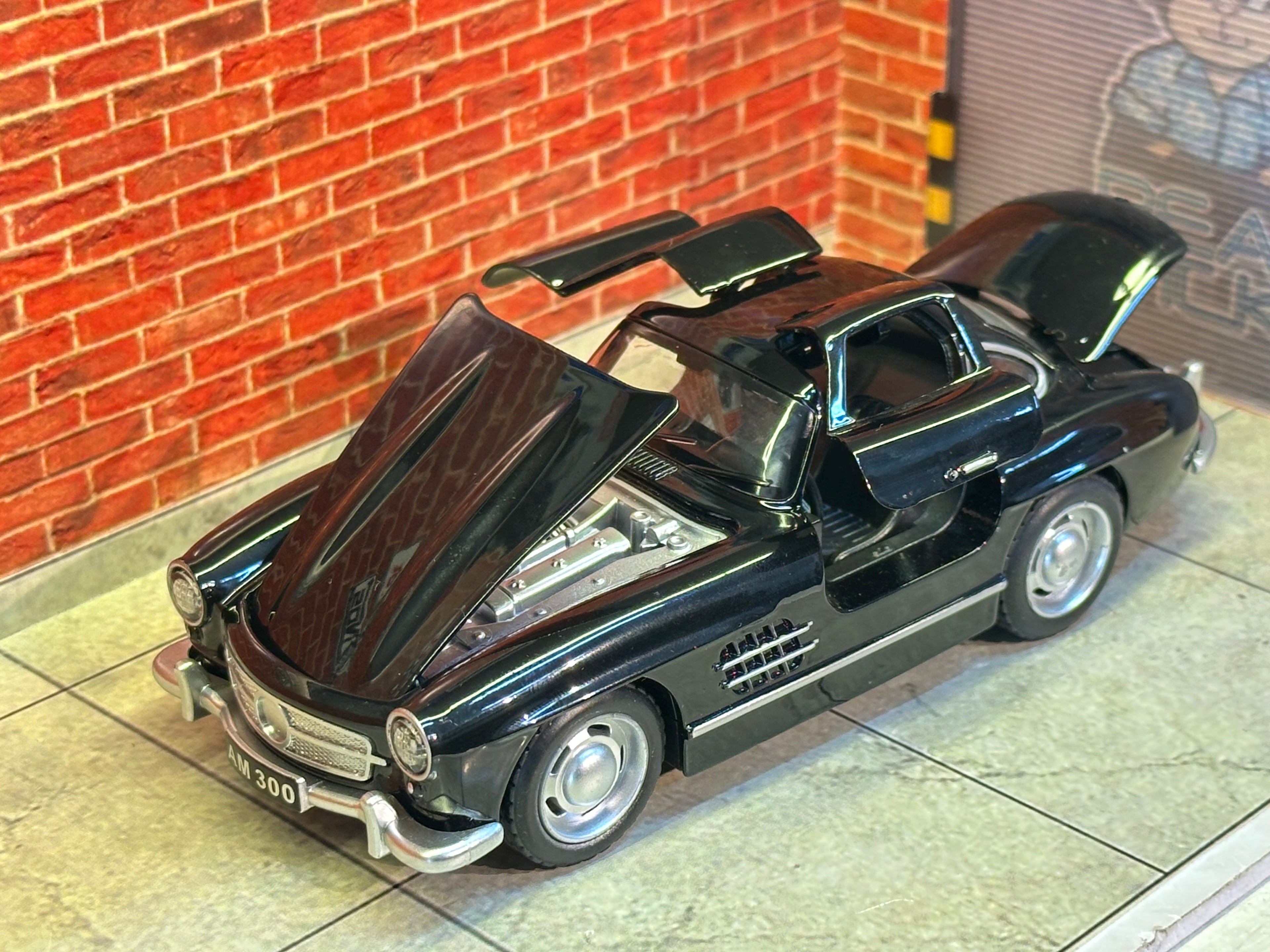 Mercedes Benz Gullwing SL 300 1:32 Scale