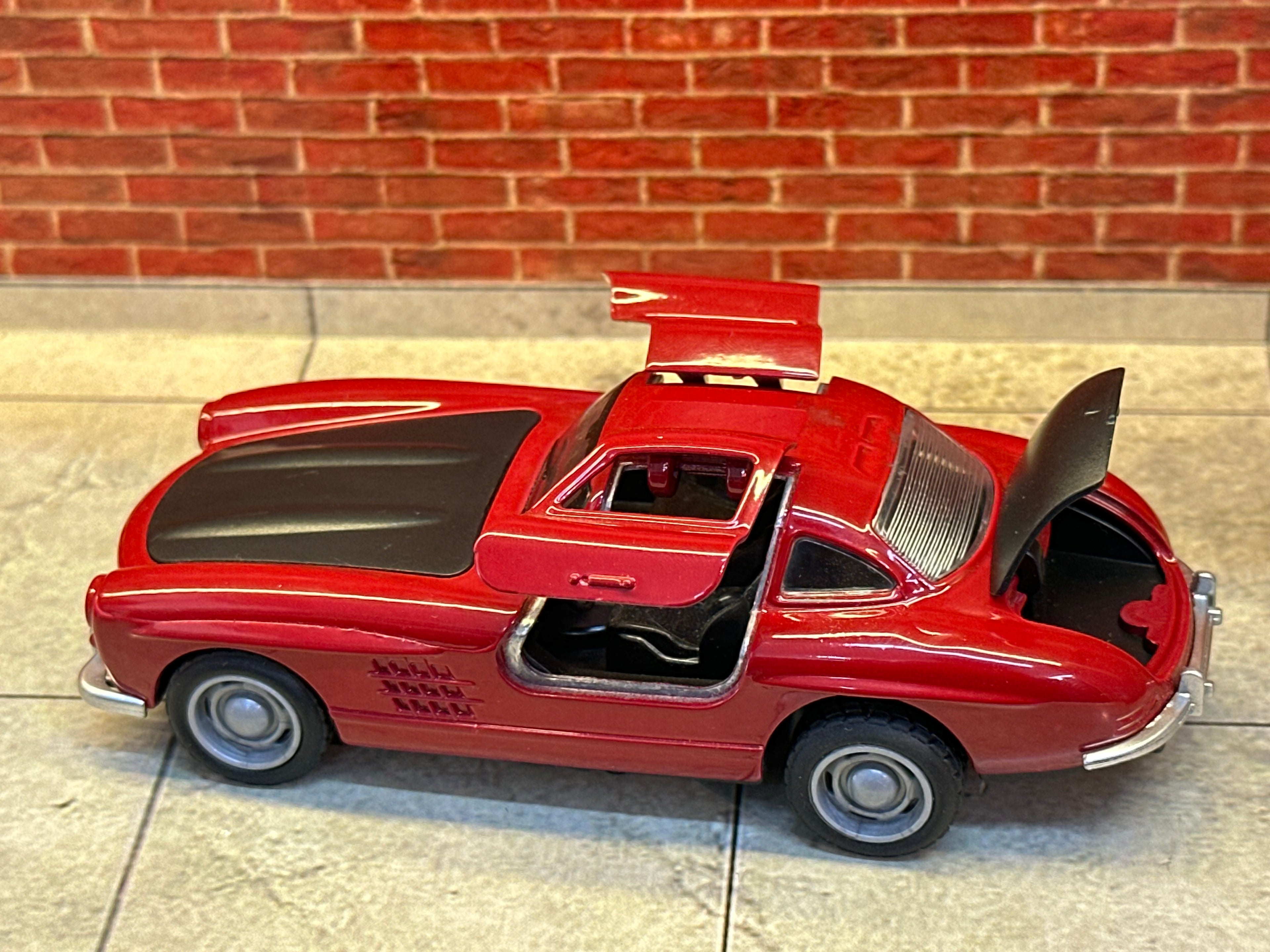 Mercedes Gullwing SL 300 1:36 Scale Premium Detailing