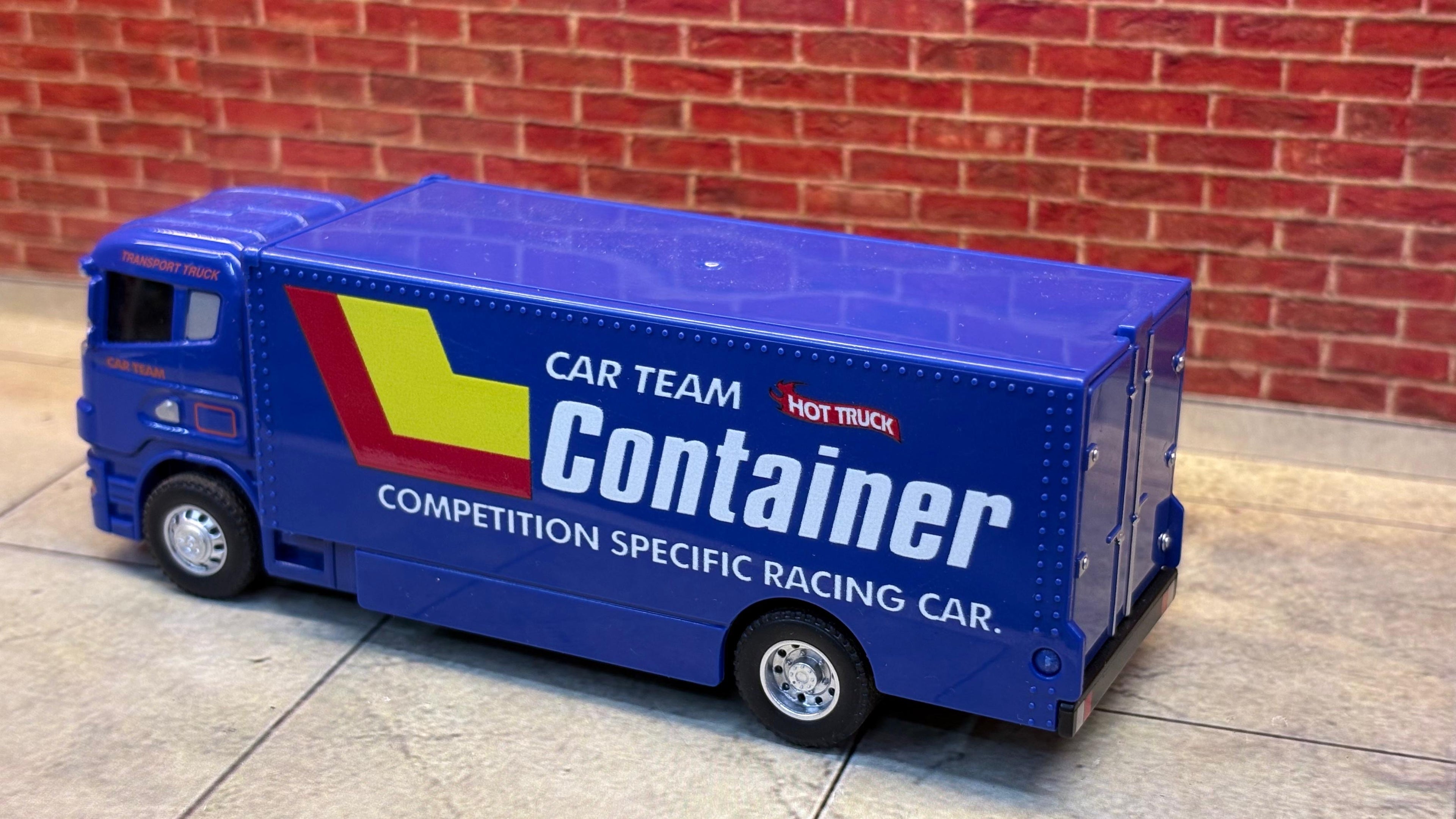 1:64 "Car Team" Racing Container Set – Blue Truck & Black Flame Muscle Car