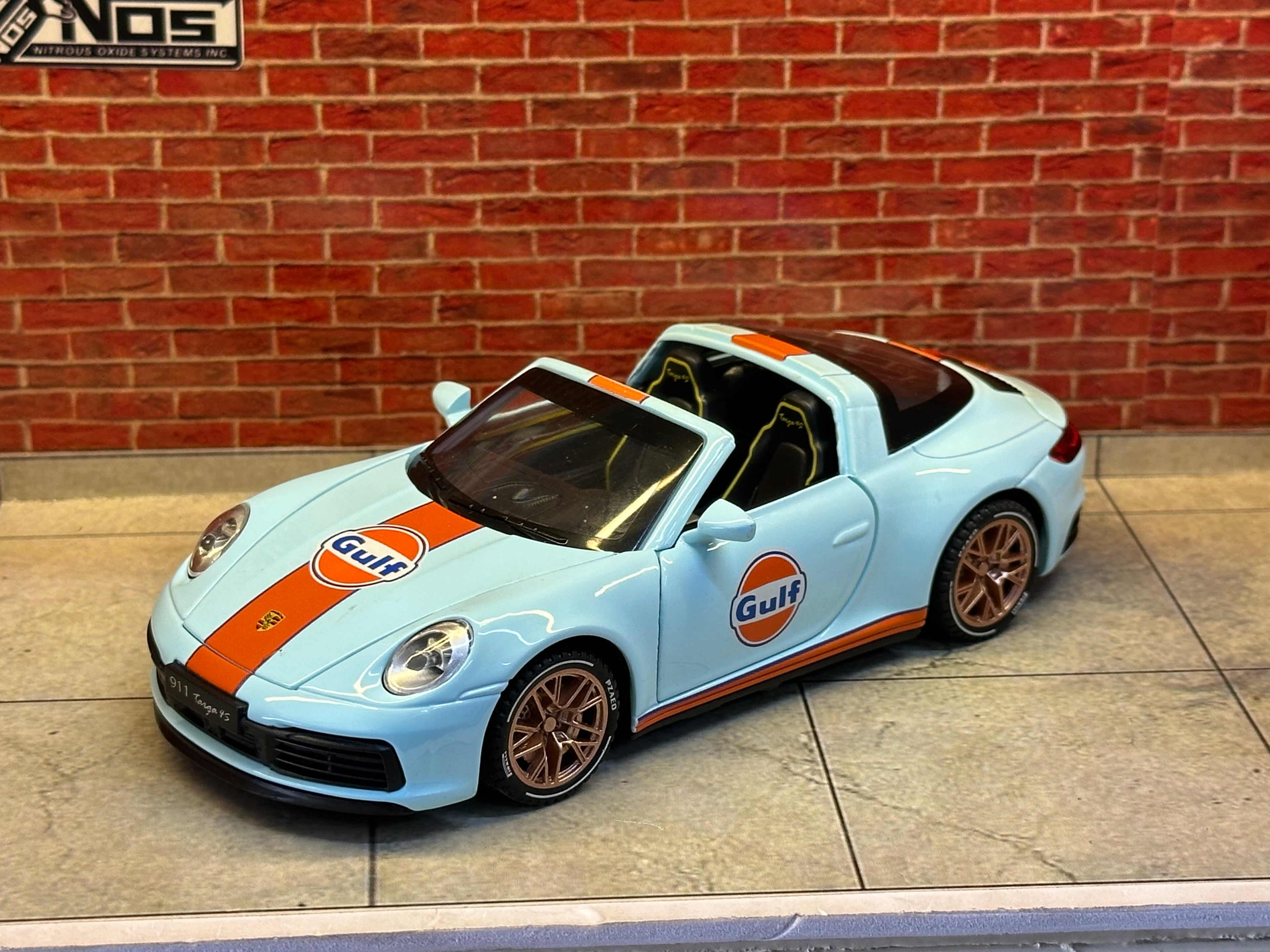 PORSCHE 911 TARGA 4S 1:32 SCALE