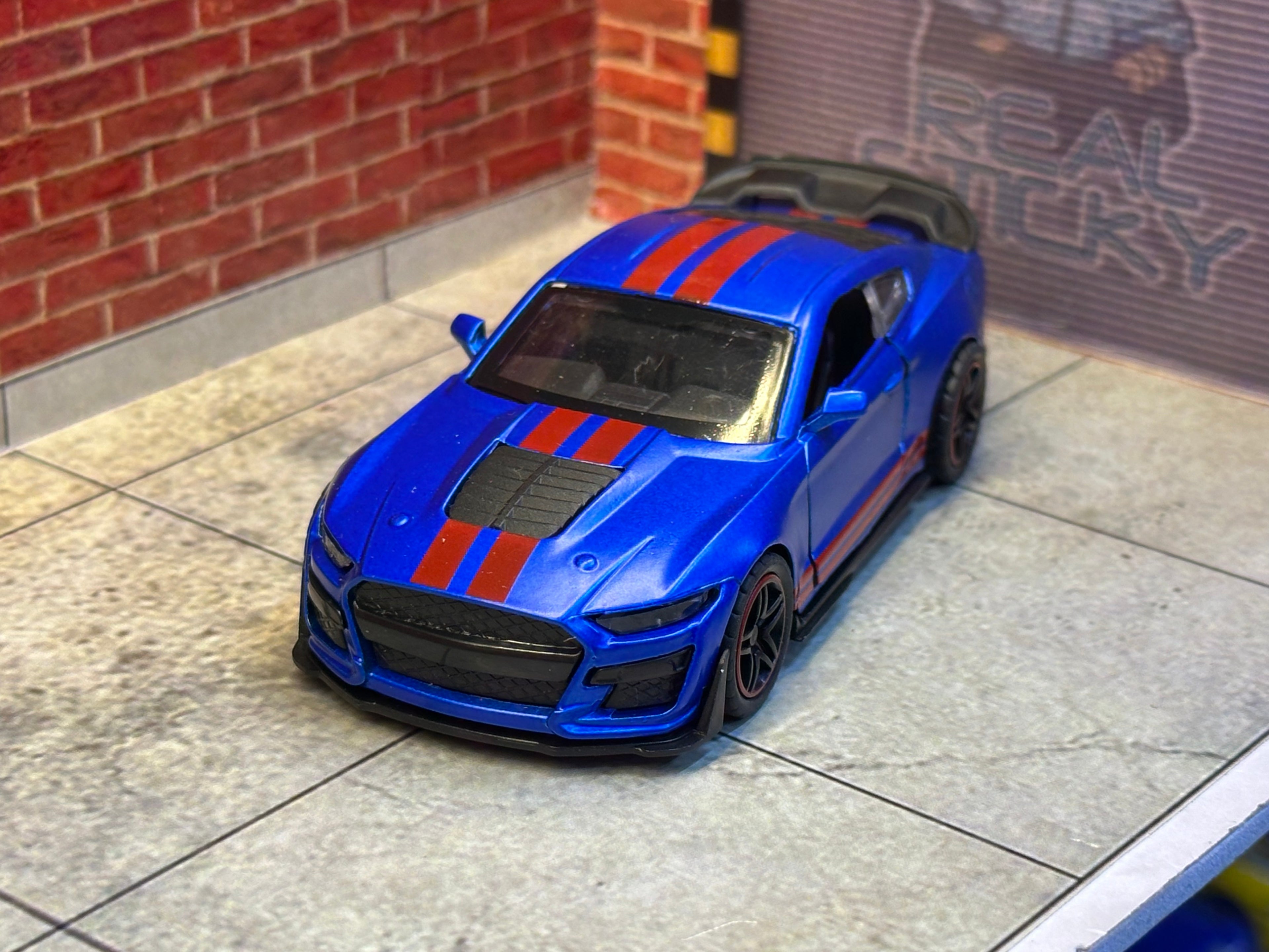 FORD MUSTANG SHELBY GT 500 1:43