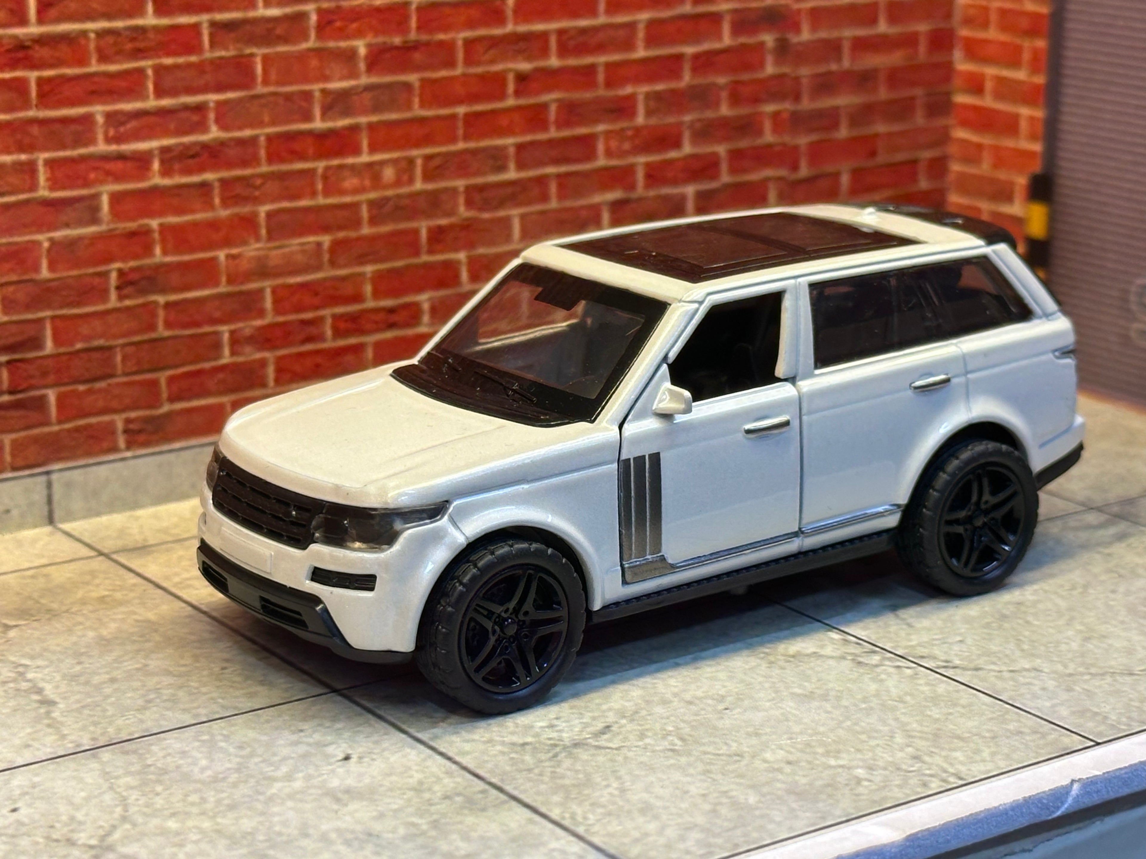 RANGE ROVER L405 1:36 WHITE