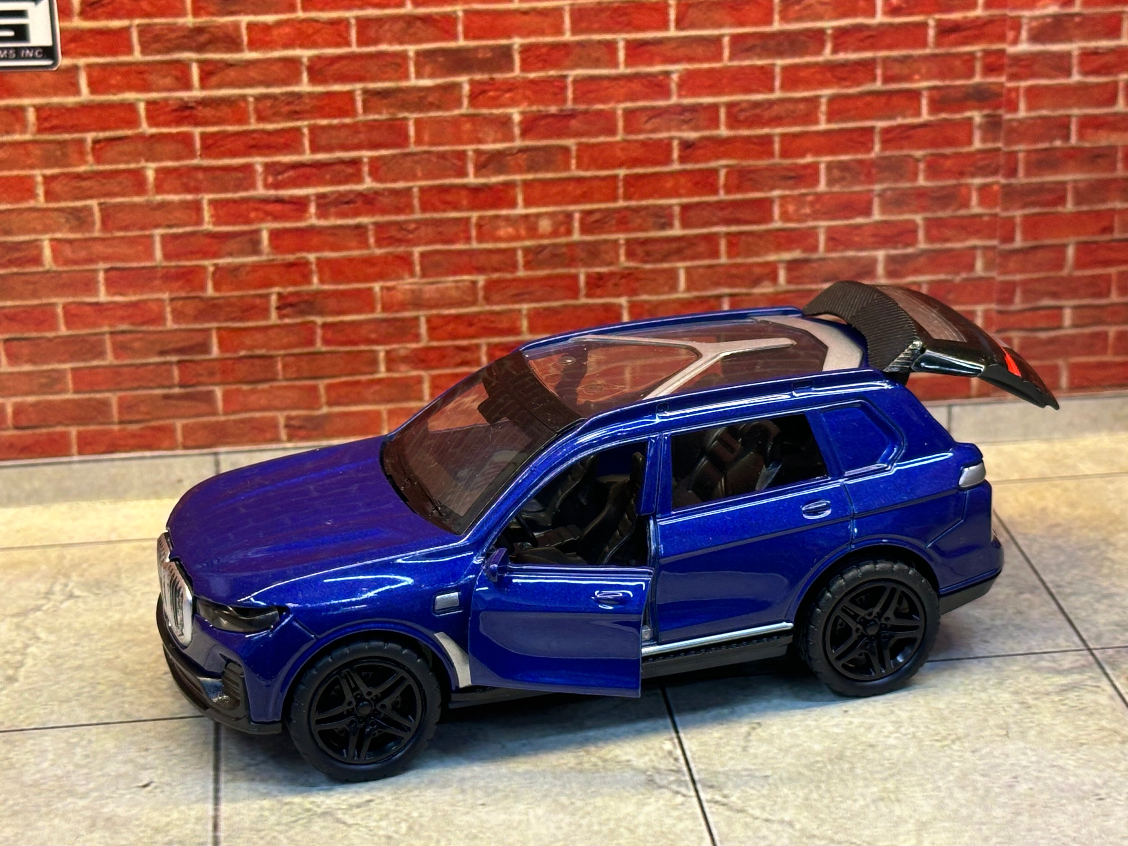 BMW X7 1:36 BLUE