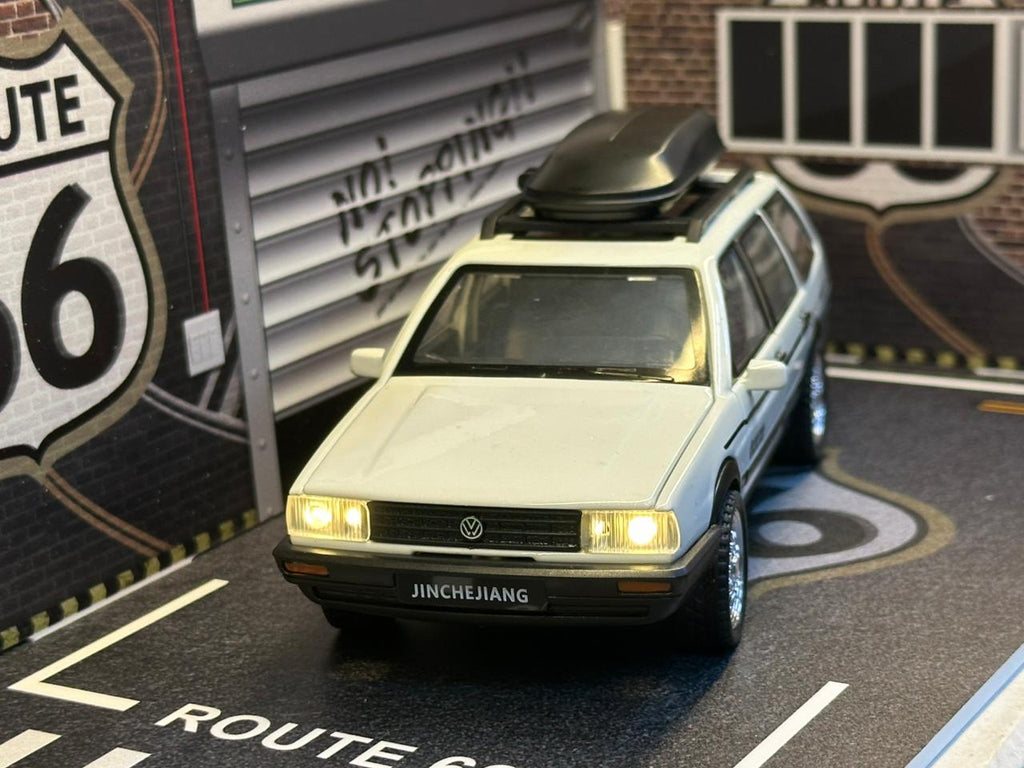 VOLKSWAGEN SANTANA 1:32 SCALE