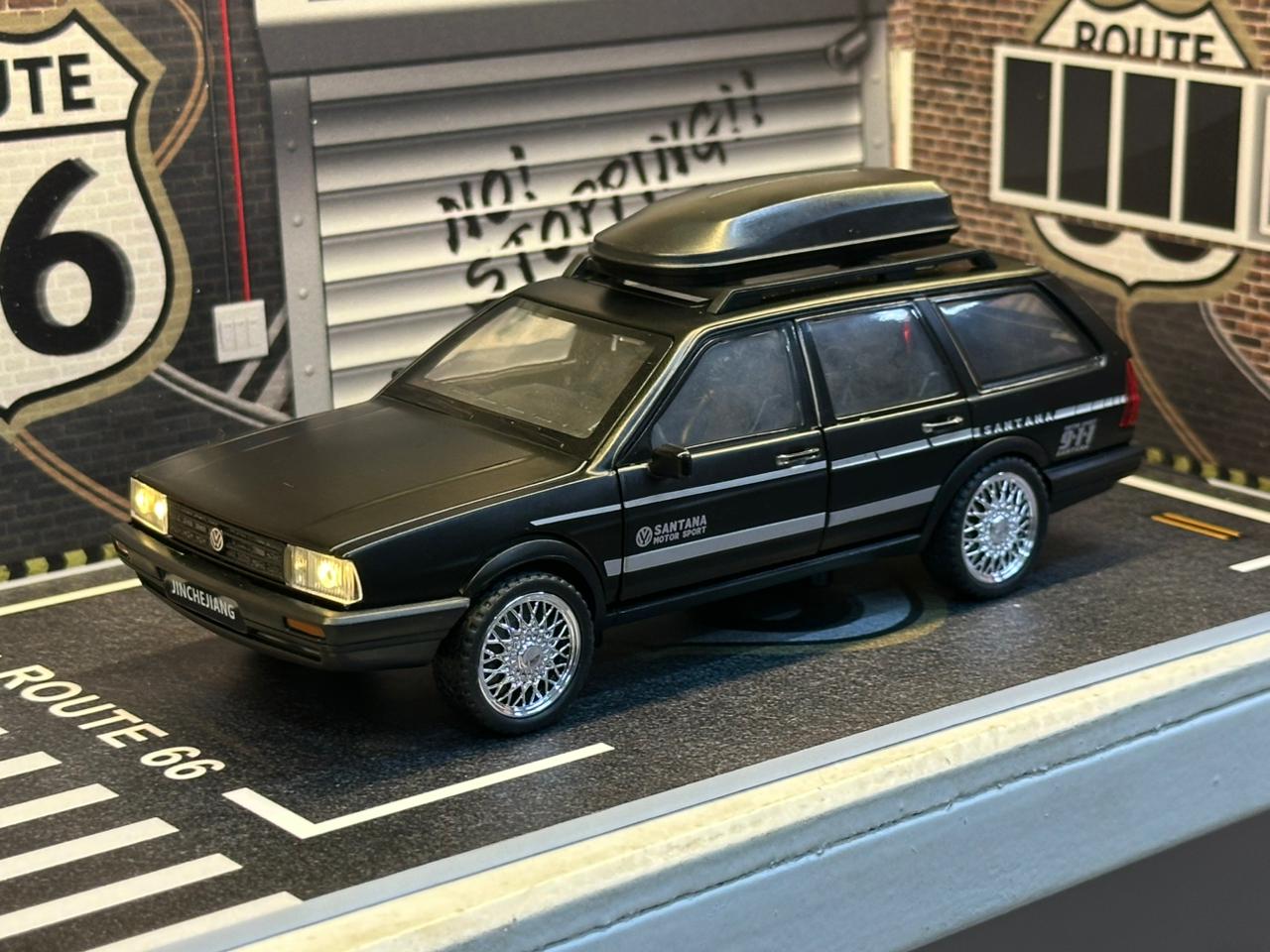 VOLKSWAGEN SANTANA 1:32 SCALE