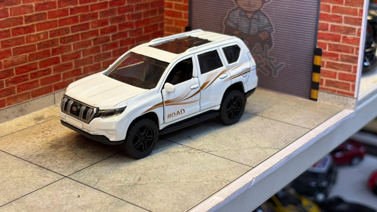 Toyota Land Cruiser Prado 1:36 SCALE
