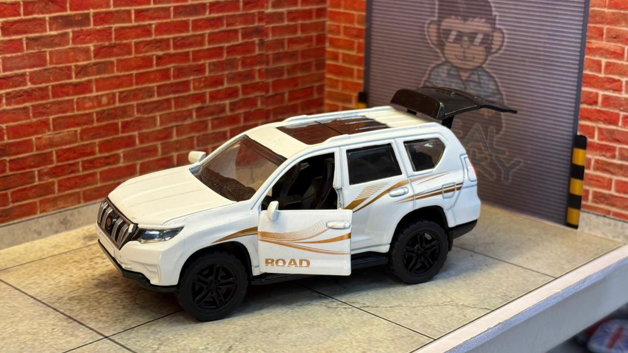 Toyota Land Cruiser Prado 1:36 SCALE
