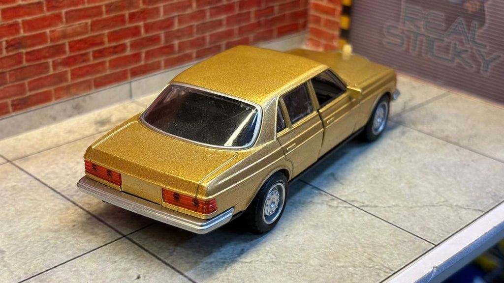 MERCEDES BENZ W123 1:36 SCALE BOX PIECE