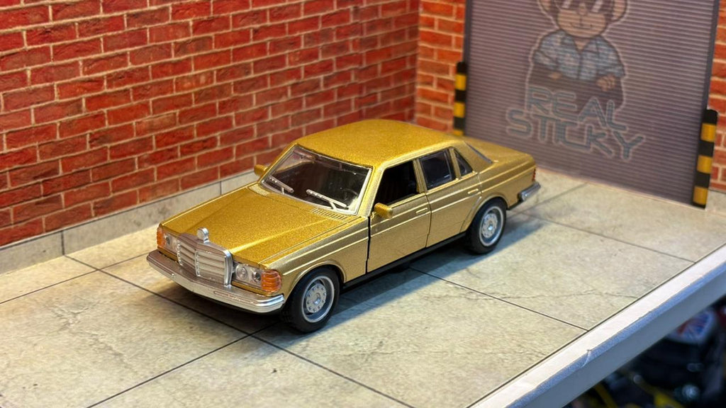 MERCEDES BENZ W123 1:36 SCALE BOX PIECE