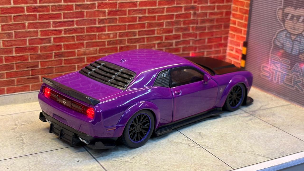 Dodge Challenger SRT Hellcat Widebody (1:32 Scale) Box Piece