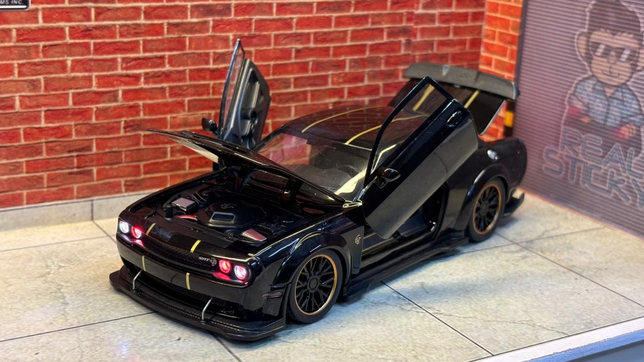 Dodge Challenger SRT Hellcat Widebody (1:32 Scale) Box Piece