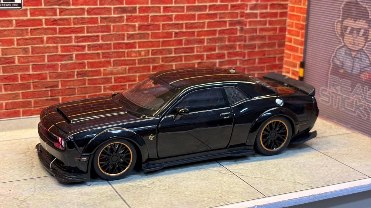 Dodge Challenger SRT Hellcat Widebody (1:32 Scale) Box Piece