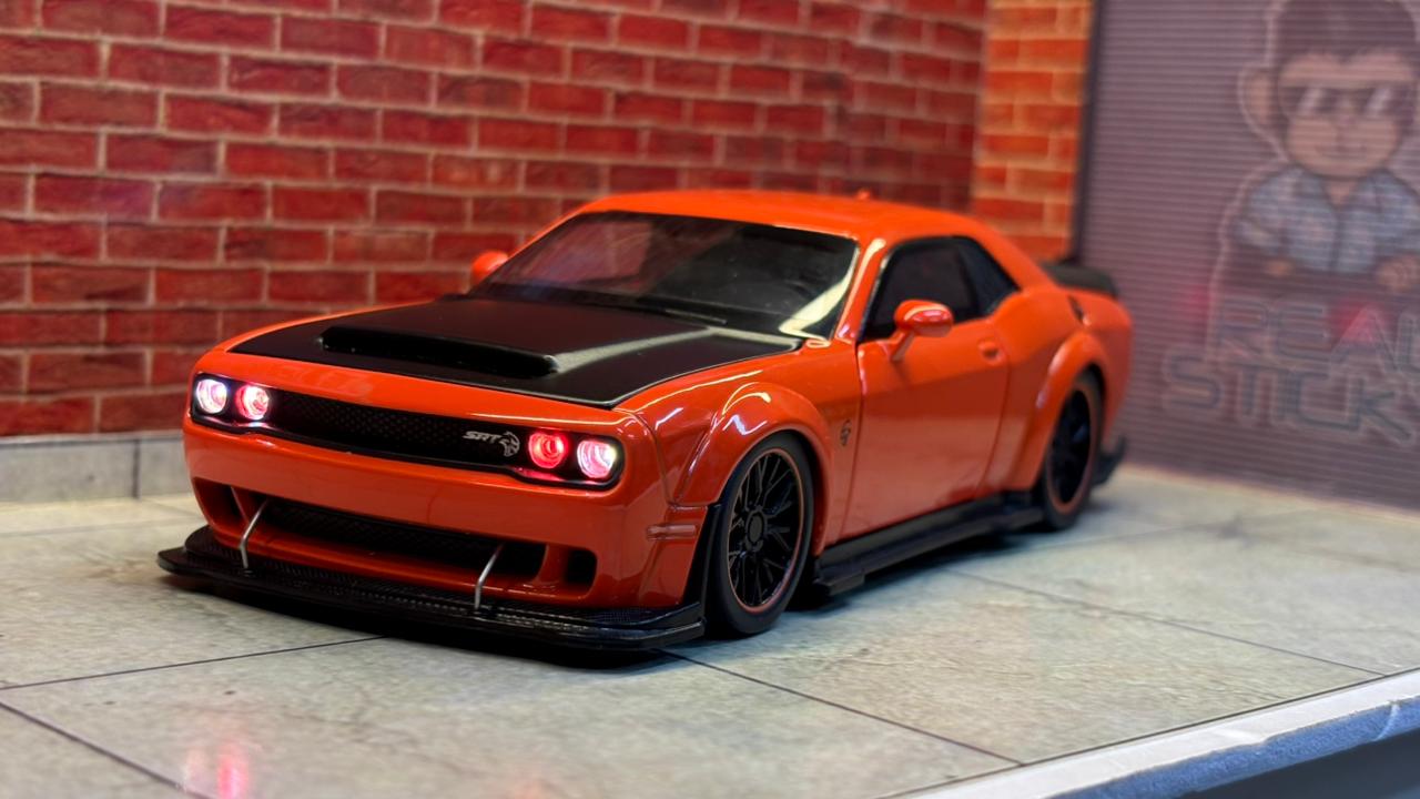 Dodge Challenger SRT Hellcat Widebody (1:32 Scale) Box Piece