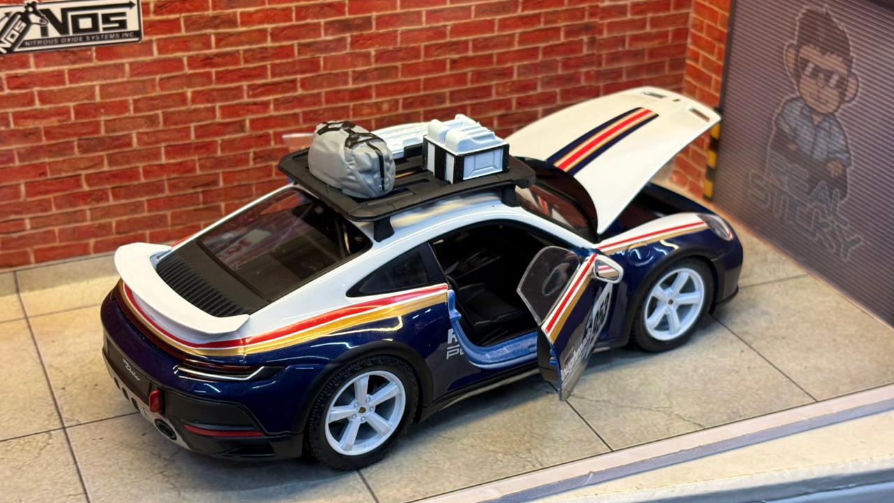 Bburago 1:24 Porsche 911 Dakar Official Licensed