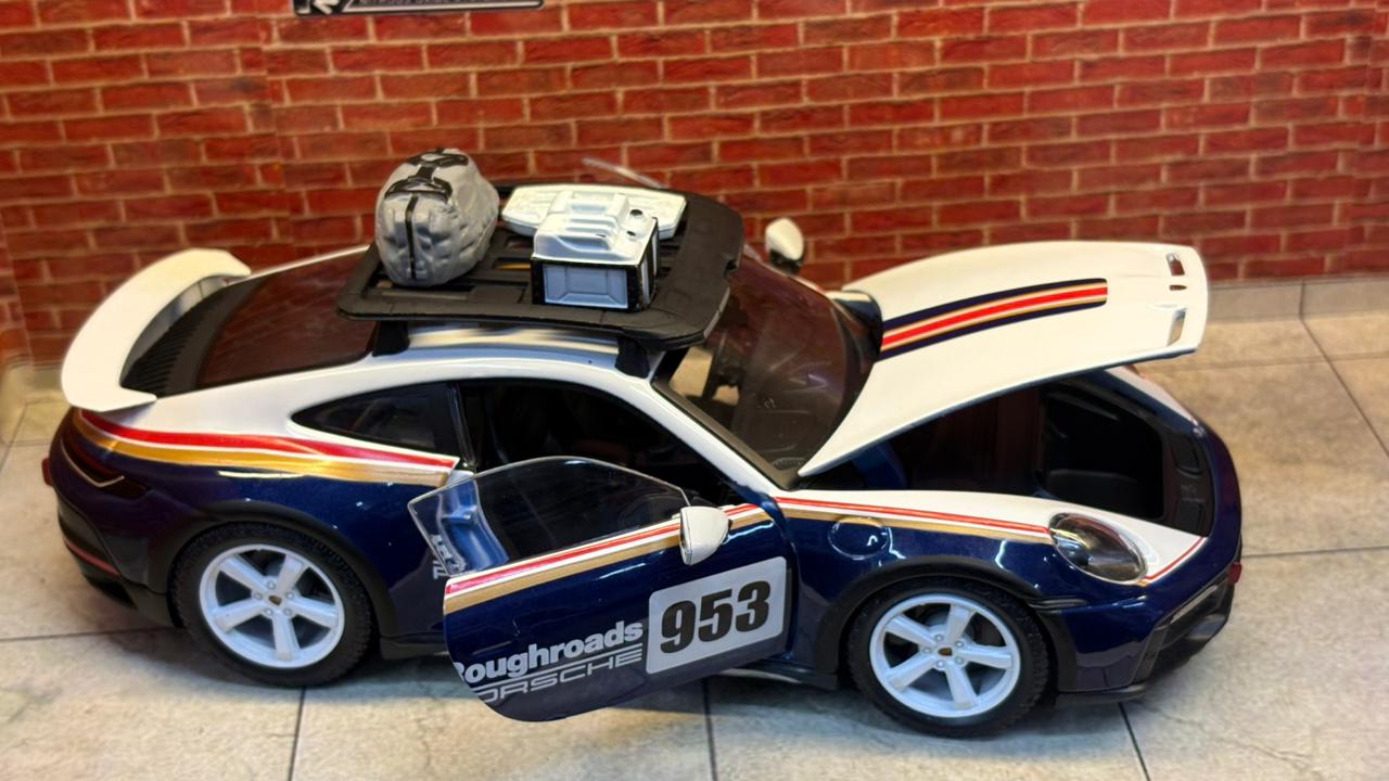 Bburago 1:24 Porsche 911 Dakar Official Licensed