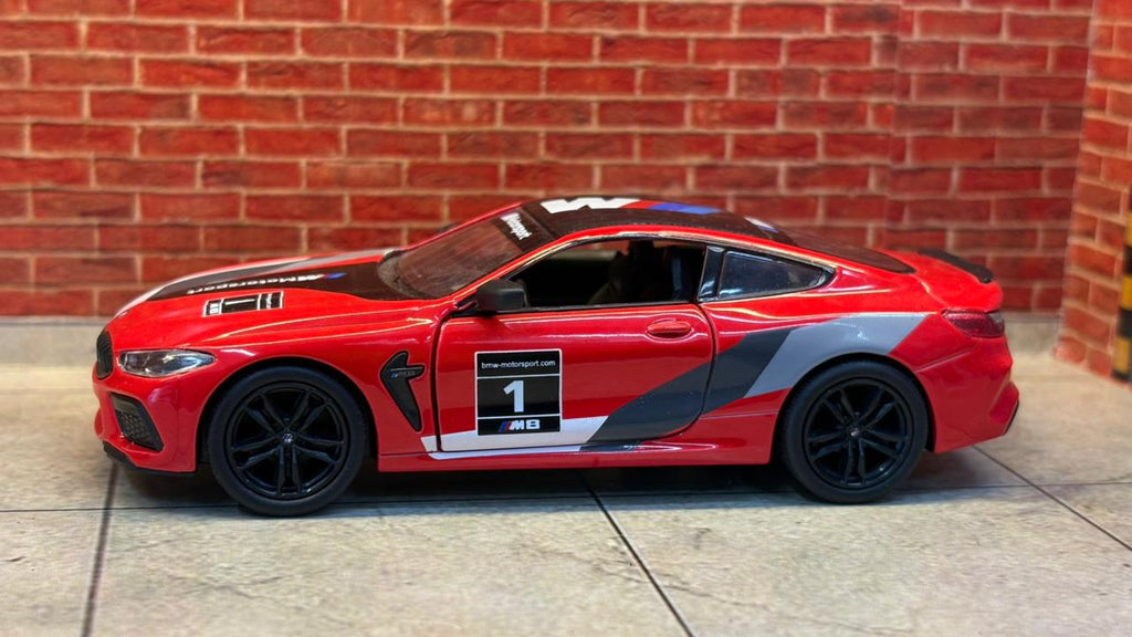 Kinsmart BMW M8 Competition Coupe 1:38