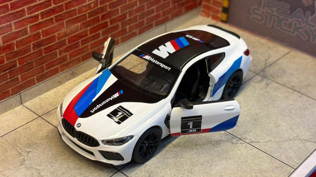 Kinsmart BMW M8 Competition Coupe 1:38