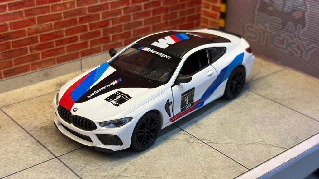 Kinsmart BMW M8 Competition Coupe 1:38
