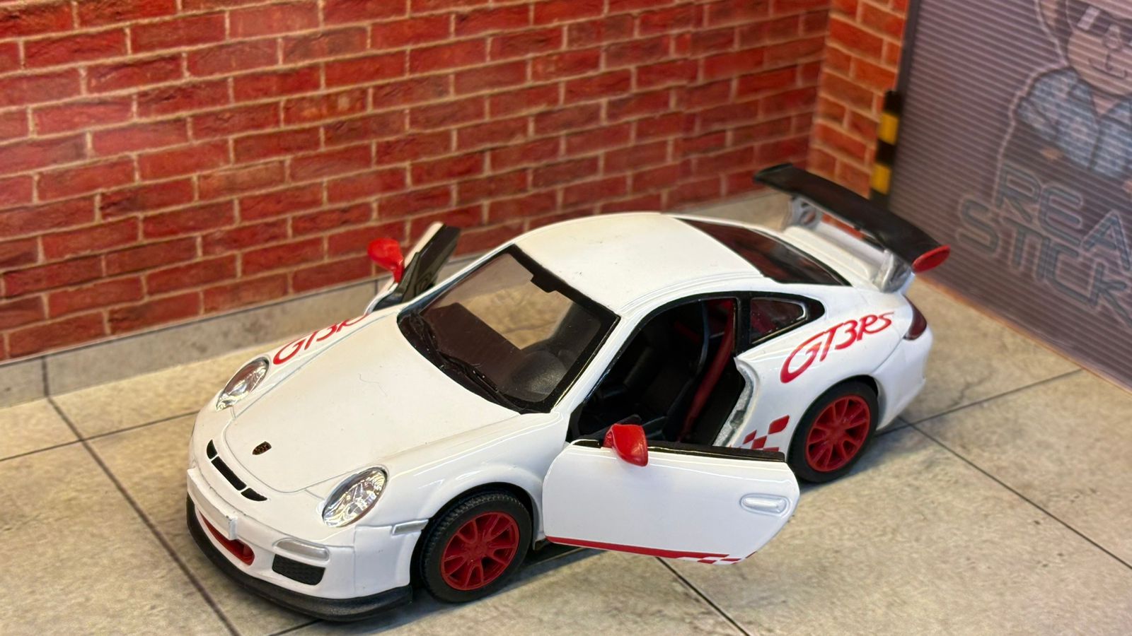 Kinsmart Porsche 911 (997) GT3 RS (1:36 Scale)