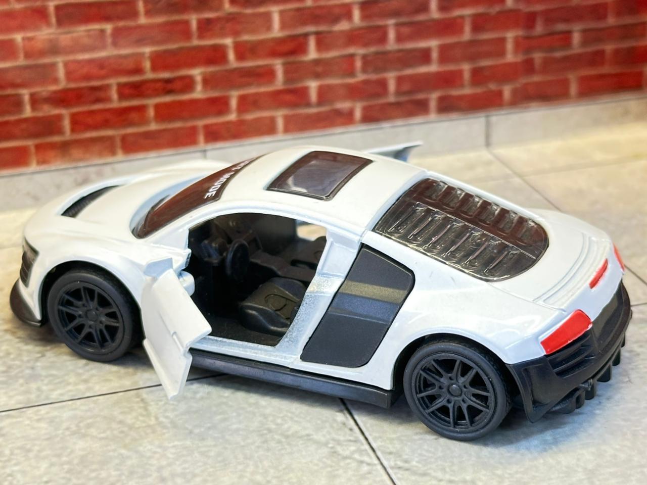 Audi R8 Sport Coupe - White & Black Edition (Openable Doors) 1:43 Scale