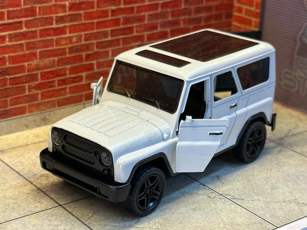 UAZ Hunter Off-Roader 1:36 Scale