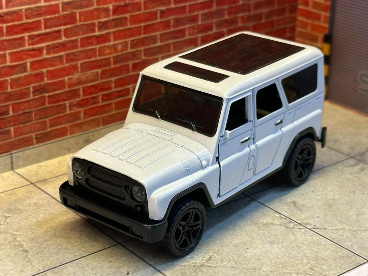 UAZ Hunter Off-Roader 1:36 Scale