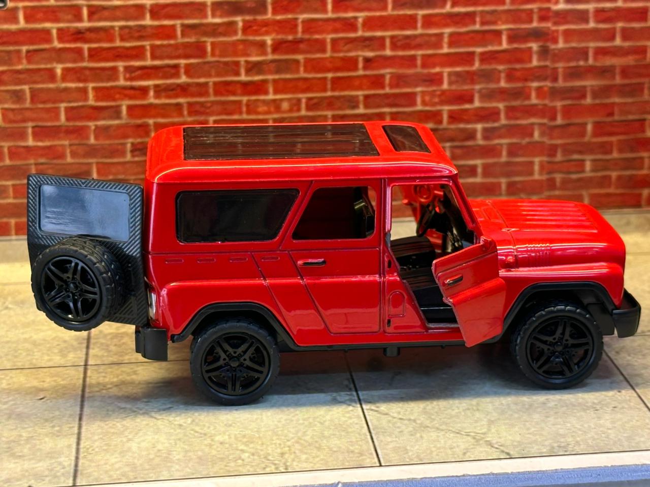 UAZ Hunter Off-Roader 1:36 Scale