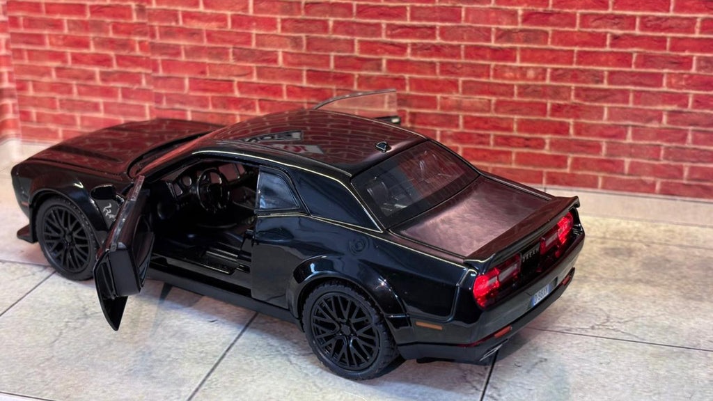 Dodge Challenger SRT Hellcat Redeye 1:32 Scale