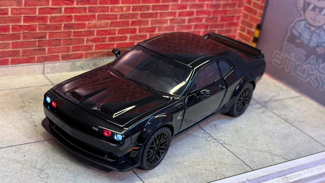 Dodge Challenger SRT Hellcat Redeye 1:32 Scale