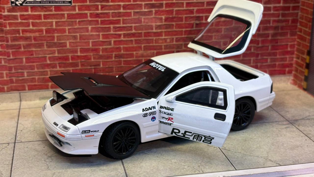 Mazda RX-7 (FC3S) 1:32 Scale
