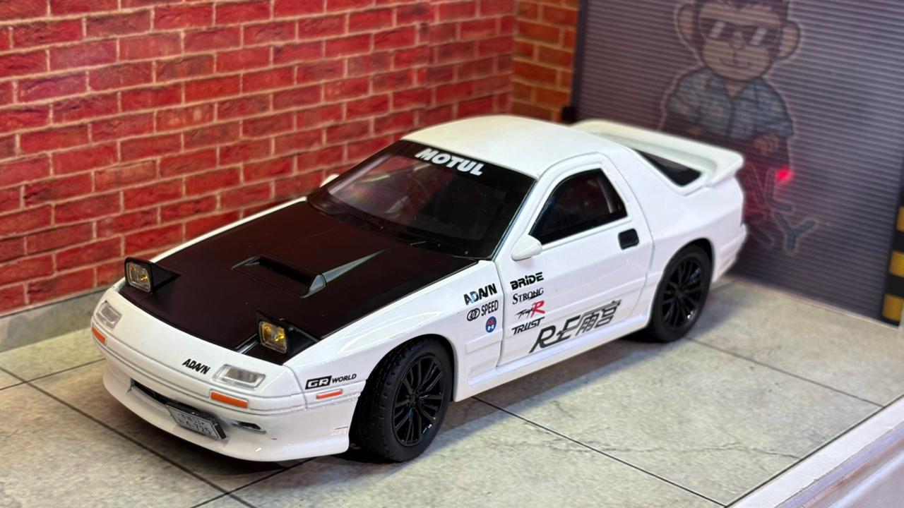 Mazda RX-7 (FC3S) 1:32 Scale
