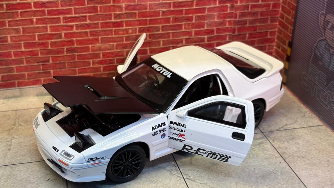 Mazda RX-7 (FC3S) 1:32 Scale