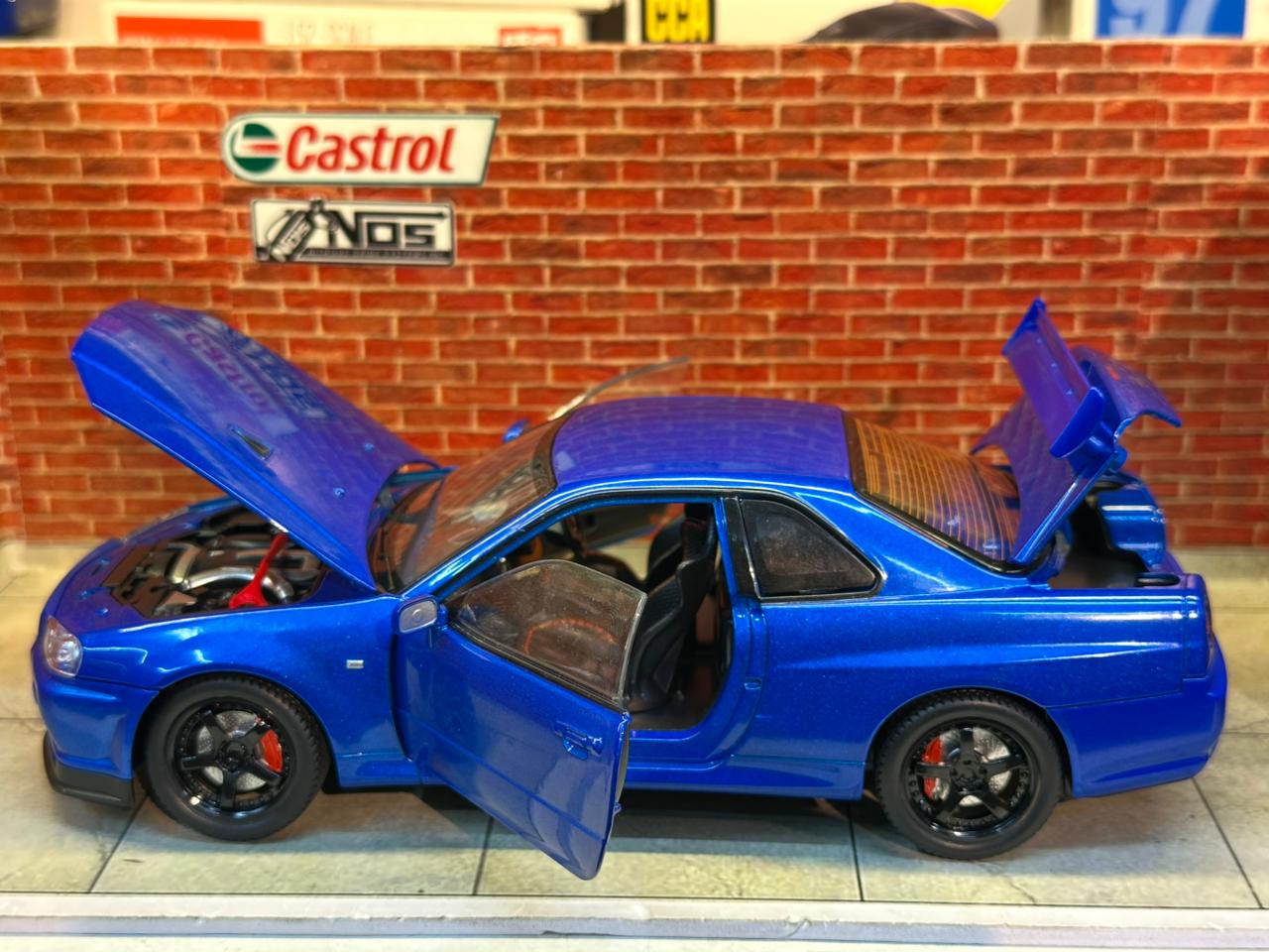 Nissan Skyline GT-R (R34) 1:24 Diecast Model – Light, Sound & Adjustable Mirrors