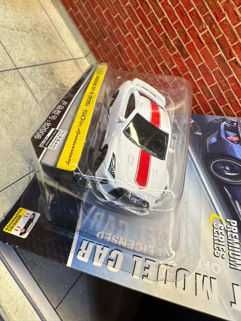 CCA 1:64  Nissan GT-R (R35) 50th Anniversary