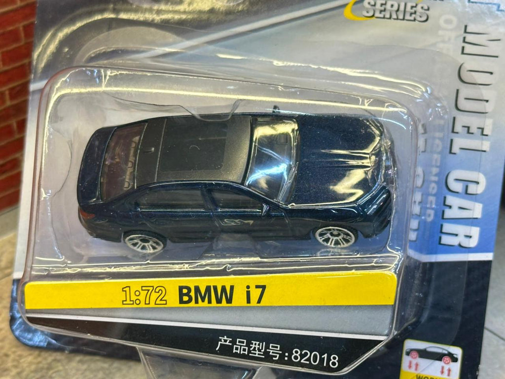 CCA 1:72 Scale BMW i7 Diecast Model Car - Blue Metallic (Working Suspension)