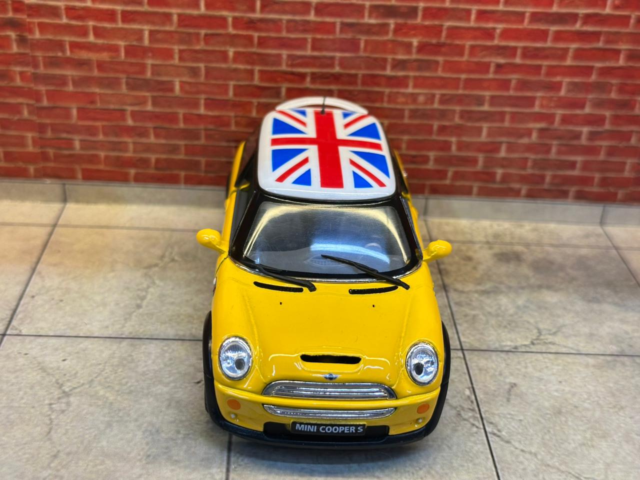 Kinsmart Official Licended Mini Cooper S 1:28 Scale