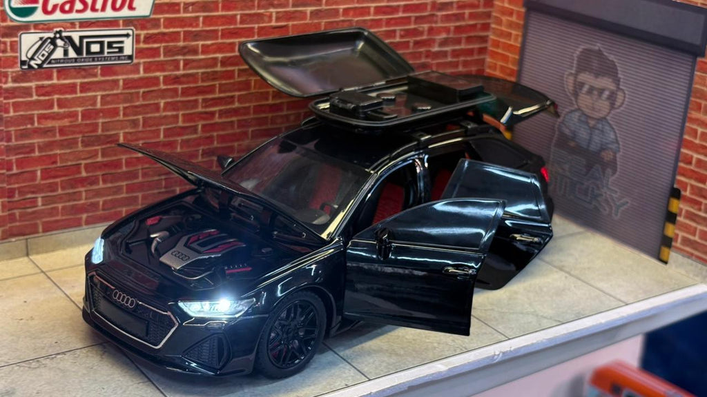 Audi RS6 Avant with Roof Box (Full black)