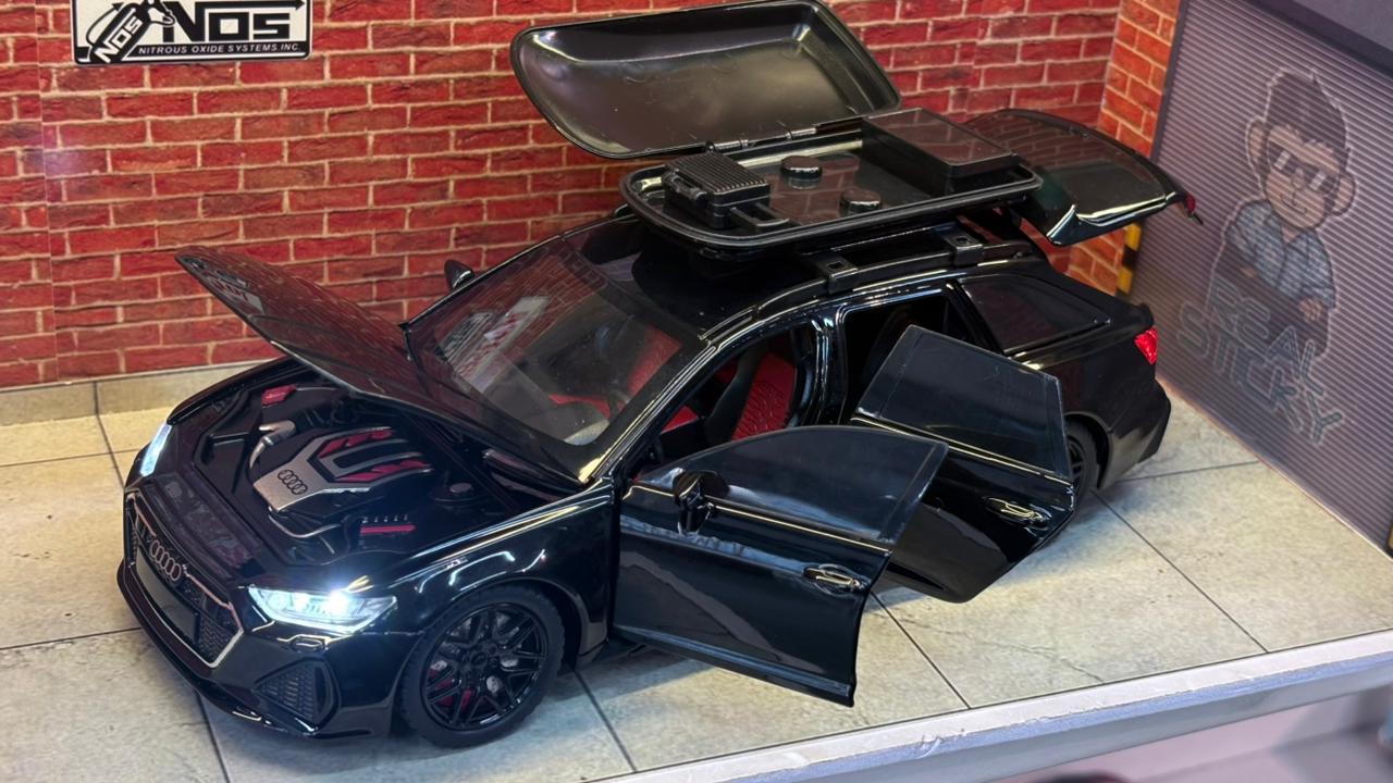 Audi RS6 Avant with Roof Box (Full black)