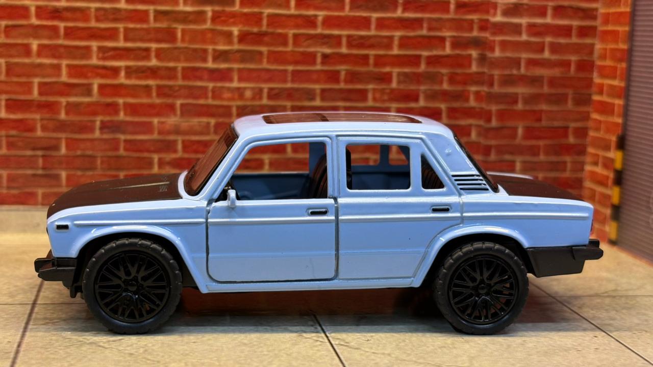 Lada VAZ-2107 1:36 Scale