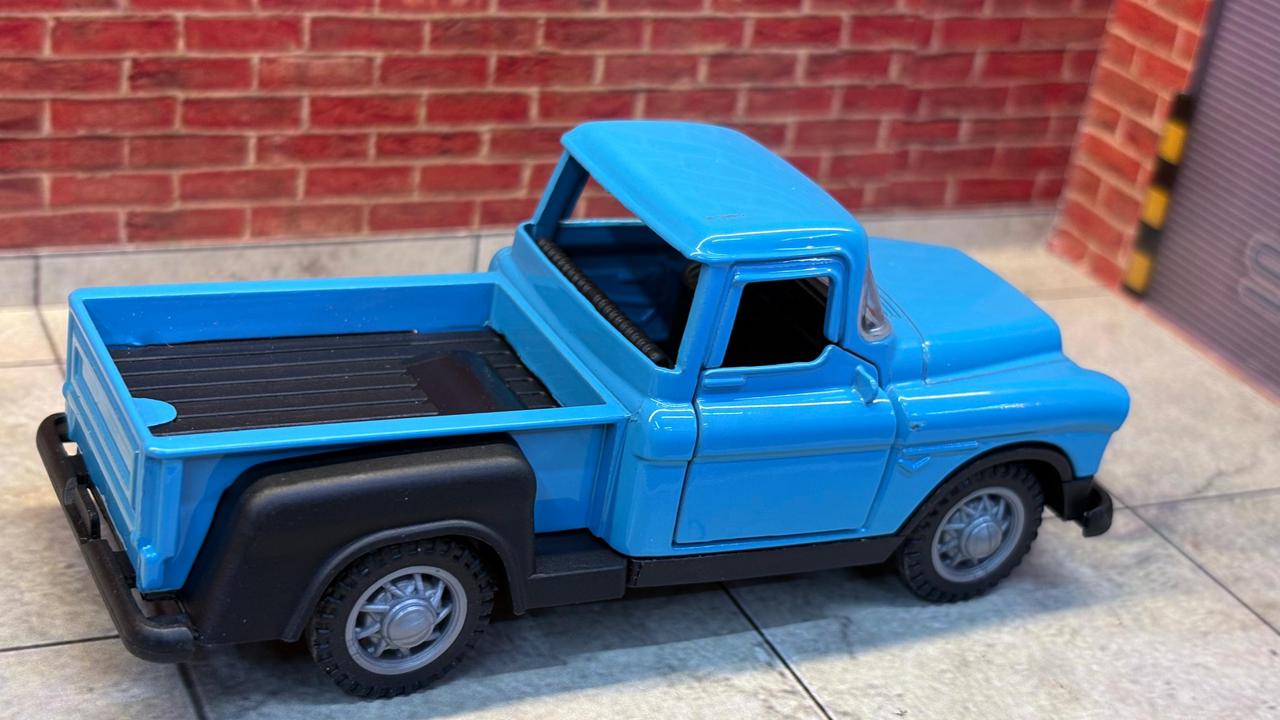 1955 CHEVROLET 3100 STEPSIDE VINTAGE PICKUP TRUCK 1:36 SCALE