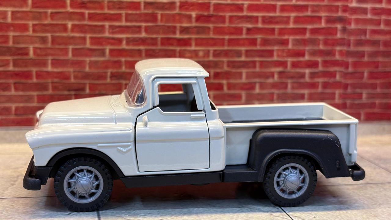 1955 CHEVROLET 3100 STEPSIDE VINTAGE PICKUP TRUCK 1:36 SCALE
