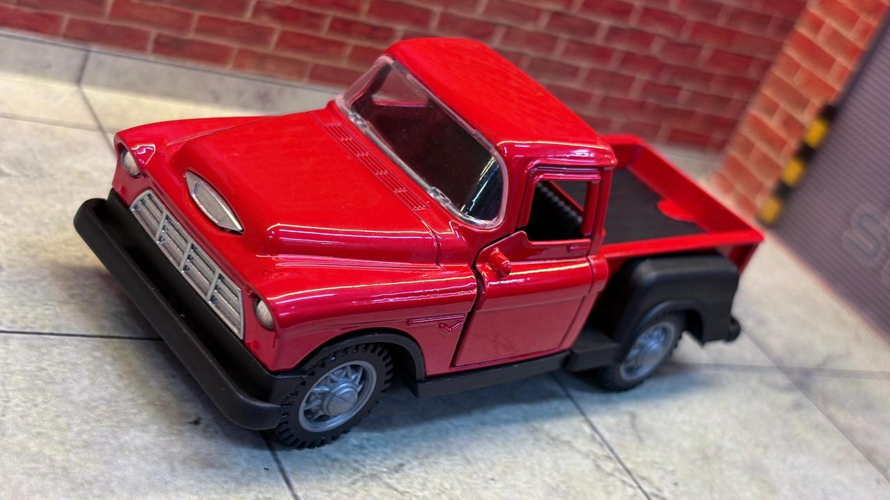 1955 CHEVROLET 3100 STEPSIDE VINTAGE PICKUP TRUCK 1:36 SCALE